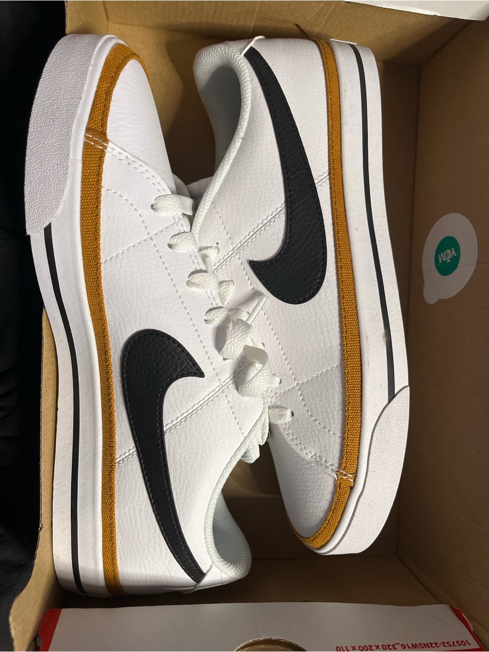 brand new Nike court legacy